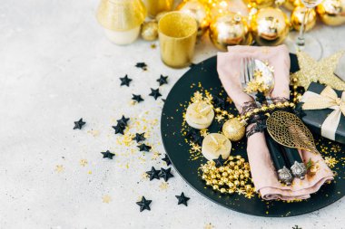 Noel tablo ayarı dekore edilmiş