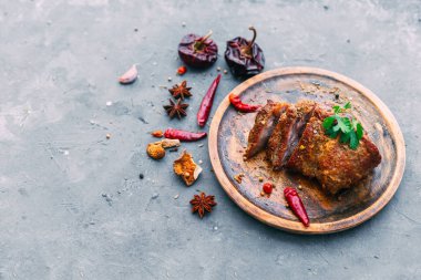 Sığır eti biftek dilimlerini