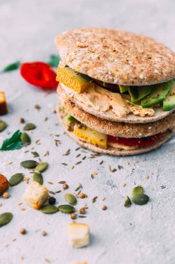 Sebze ile taze lezzetli sandviç 