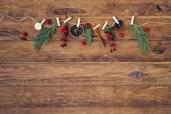 Décorations de Noël sur fond en bois — Photo