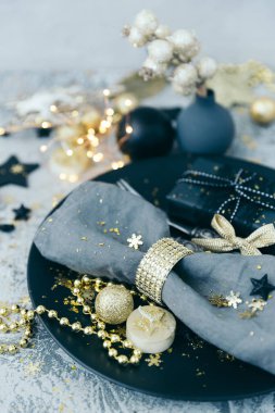 akşam yemeğinden önce Noel tablo ayarı