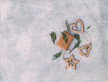 Noel dekorasyon ve hediye kutuları. Noel sarma sunar. Elişi hediye kutuları. Yat, alanı Kopyala 