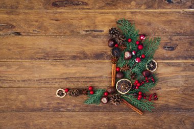 Ahşap arka planda Noel çerçevesi