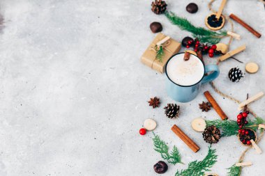 Sıcak çikolata. Antika arka plan üzerinde Noel kompozisyon 