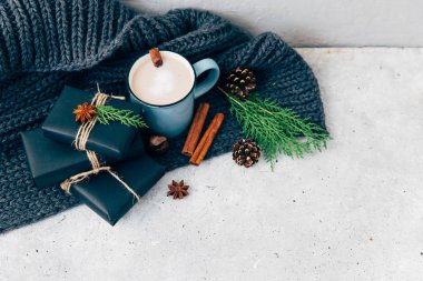 Sıcak çikolata. Noel kompozisyon kopya alanı ile antika arka plan üzerinde