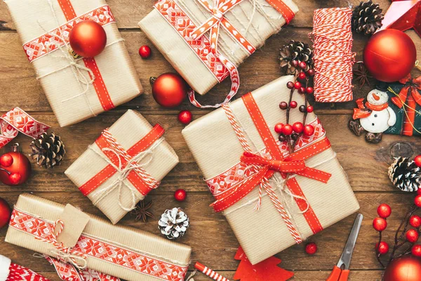Christmas Gift Box Dekoracje Podłoże Drewniane Wesołych Świąt Szczęśliwego Nowego — Zdjęcie stockowe
