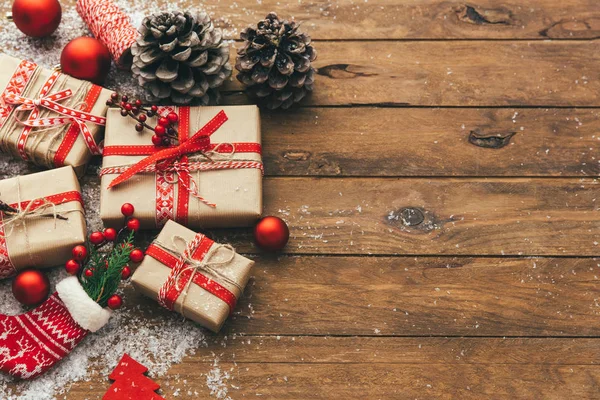 Karácsonyi Ajándék Doboz Fából Készült Asztal Hely Részére Üdvözlet Felülnézet — Stock Fotó