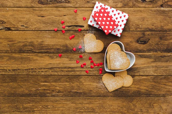 Szív Alakú Cookie Kat Ajándékokkal Fából Készült Háttér Felett Valentin — Stock Fotó