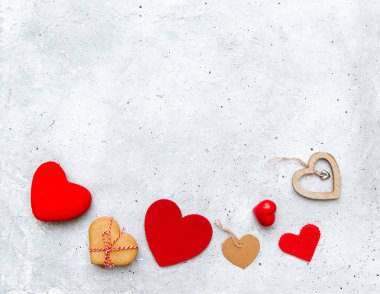 Sevgililer günü arka plan antika arka plan üzerinde birçok farklı dekoratif yürekleri. Düz yatıyordu tatil kompozisyon