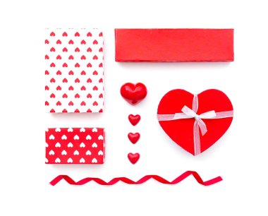 şablonu Sevgililer Günü'nde beyaz zemin üzerine alay et. Yukarıdan görüntülemek