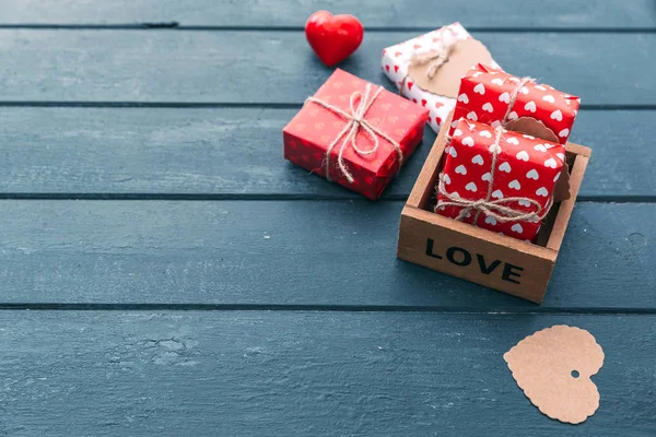 Rode Geschenkdozen Houten Achtergrond Begrip Van Liefde — Stockfoto