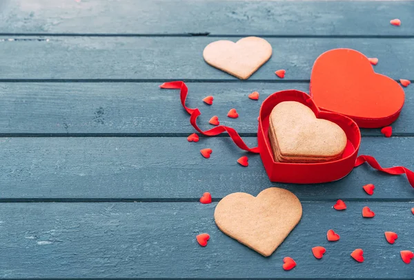 Otevřené Srdce Tvar Krabičky Cookies Přes Dřevěné Pozadí Šťastný Valentines — Stock fotografie