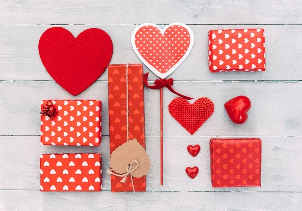 Draufsicht Auf Verschiedene Geschenkboxen Auf Einem Holztisch Glücklicher Valentinstag Szene — Stockfoto