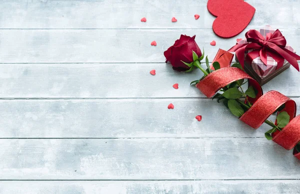 Rosa Rossa Con Cuori Scatola Regalo San Valentino Sfondo — Foto Stock