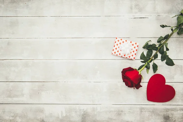 Tarjeta San Valentín Día Madre Caja Regalo Con Rosa Sobre — Foto de Stock