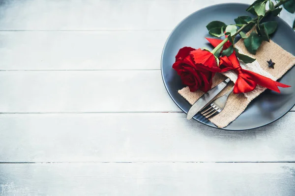 Table Fête Pour Saint Valentin Avec Fourchette Couteau Rose Sur — Photo