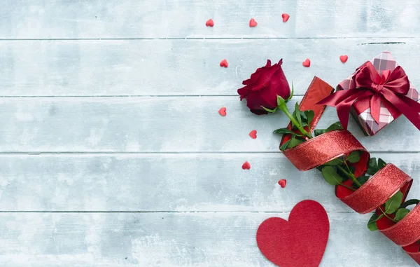 Červená Růže Srdce Dárkový Box Pro Valentinky Den Pozadí — Stock fotografie