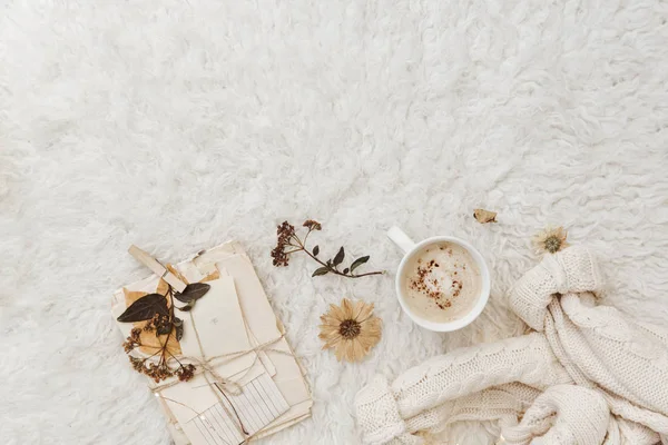 Piso Yacía Acogedor Fondo Con Taza Café Suéter Caliente Letras — Foto de Stock