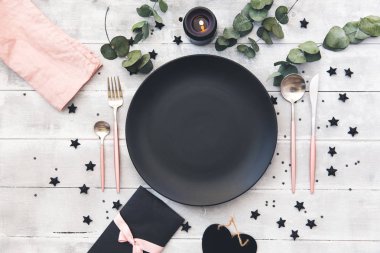 Sevgililer günü ya da düğün yemek geçmiş. Romantik tatil sofra. Restaurant konseptini. Düz yatıyordu