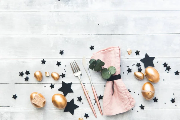 Detalhes Mesa Festiva Páscoa Luxo Preto Dourado Tons Ovos Decorações — Fotografia de Stock