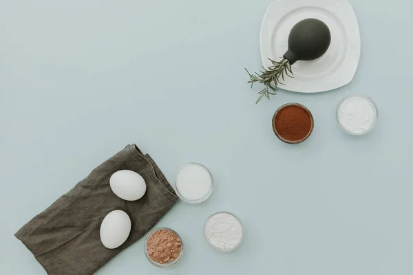 Mínimo Flat Lay Com Ingredientes Para Cozinhar Bolos Chocolate Vista — Fotografia de Stock