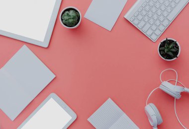 Ofis, banka donatımı ve dijital tablet çalışma alanı, ofis masaları, üstten görünüm ile klavye düz yatıyordu. Pastel arka plan üzerinde kopya alanı