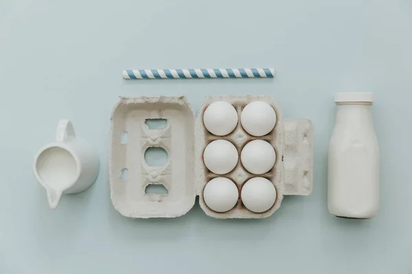 Свіже Молоко Яйця Пастельному Тлі Молочні Продукти Мінімальний Жир Лежав — стокове фото
