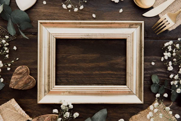 Cornice Oro Con Decorazioni Nuziali Rustiche Sfondo Legno Boho Mock — Foto Stock