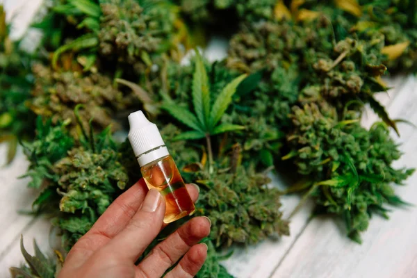Cannabis Médicinal Avec Huile Extrait Dans Une Bouteille — Photo