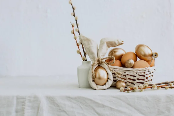 Золоті Великодні Яйця Натурального Лляного Текстилю Вінтажний Стиль — стокове фото