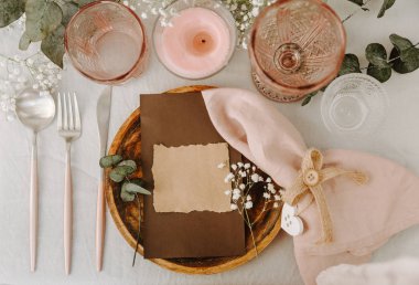 Süslemeleri ile düğün Ziyafet rustik şenlikli tablosunda. Üstten Görünüm