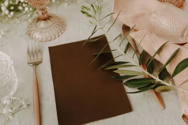 Ślubne Zaproszenia Card Rustykalny Wystrój Koncepcja Natury Gałązką Oliwną — Zdjęcie stockowe
