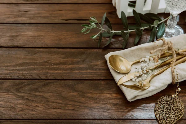 Conjunto Mesa Casamento Rústico Com Arranjo Floral Fundo Madeira Vista — Fotografia de Stock