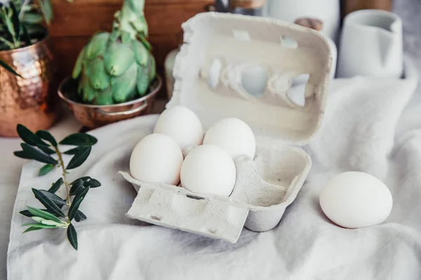 Stillleben Rustikalen Stil Mit Frischen Eiern Milch Artischocke Auf Dem — Stockfoto