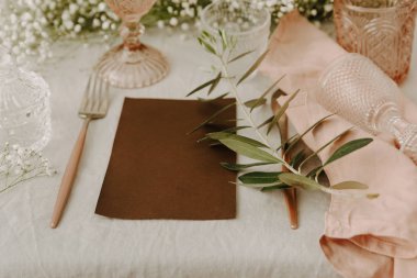 Moda düğün kartı davetiye keten peçete ile