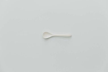 Kaşık arka plan üzerinde izole Üstten Görünüm.