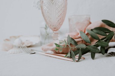 Deniz kabuklarını ve vazo. Rustik düğün süslemeleri