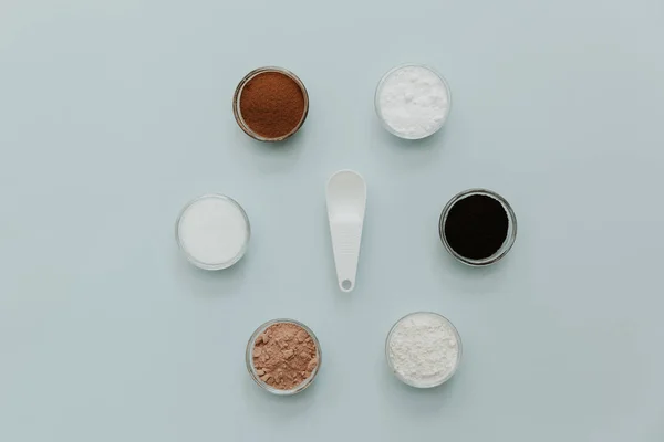 Baking Soda Powder Cocoa Sugar Flour Yeast Cup Baking Pastel — Stock Photo, Image