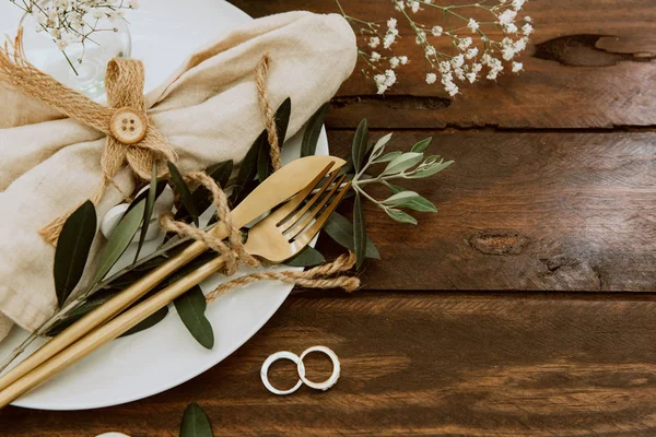 Cubiertos Oro Boda Con Decoraciones — Foto de Stock