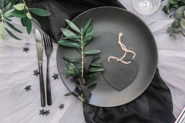 Düz yatıyordu yemek arka plan. Rustik tarzı. Romantik tatil sofra. Boş levha süslemeleri ile. Restaurant konseptini.