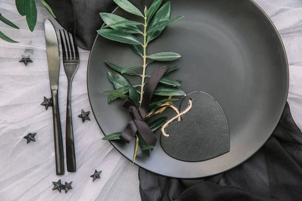 Düz yatıyordu yemek arka plan. Rustik tarzı. Romantik tatil sofra. Boş levha süslemeleri ile. Restaurant konseptini.