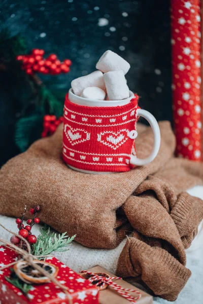 Copo Com Marshmallow Camisolas Aconchegantes Natal Férias Inverno Conceito — Fotografia de Stock