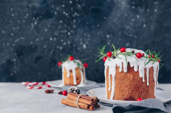 Bolo Natal Tradicional Com Cranberry Perto Paus Canela — Fotografia de Stock