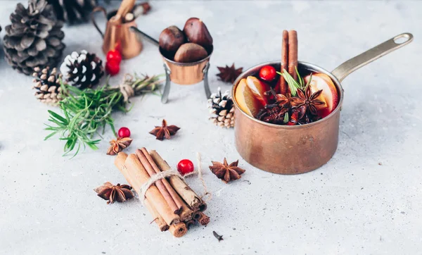 Bebida Quente Vinho Amontoado Com Citrinos Especiarias Bebida Quente Conceito — Fotografia de Stock