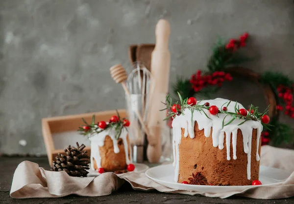 Pastel Navideño Libra Decorado Con Almendras Arándanos Ramitas Romero —  Fotos de Stock