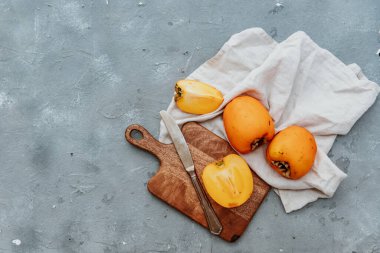 Olgun tatlı hurmalar, üst görünüm, düz uzanma 