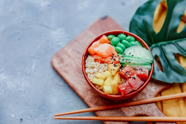 Hawaiian Zalm Porseleinen Kom Met Rijst Avocado Komkommer Wortel Chukka — Stockfoto