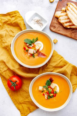 Masada domates çorbası. 