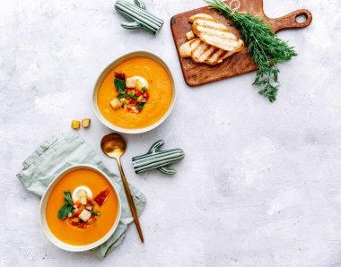 Soğuk İspanyol Gazpacho domates çorbası