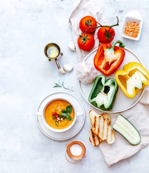 Färsk Gazpacho Tomatsoppa Kall Sommarmat Med Ingredienser — Stockfoto